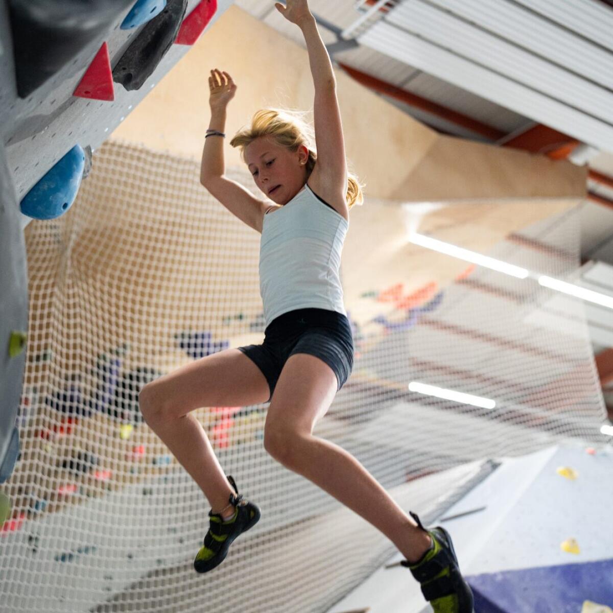 Les cours d'escalade bloc pour juniors de L'Entrepôt à Bulle